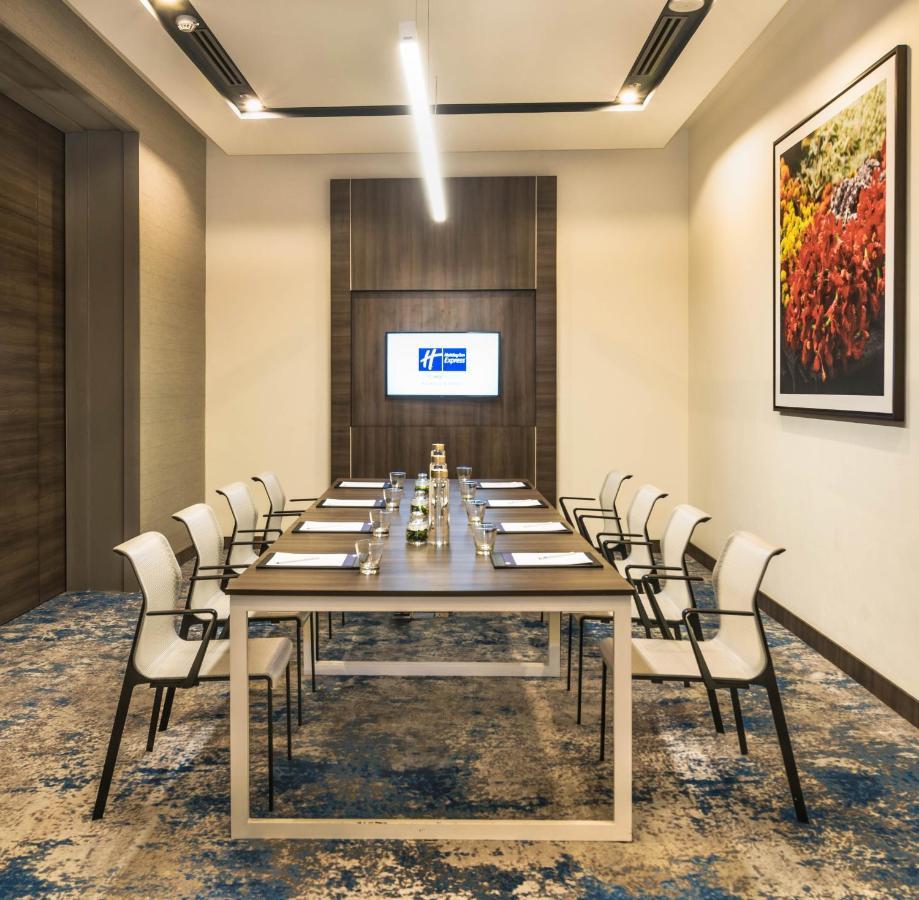 Holiday Inn Express Kolkata Airport By Ihg Exterior photo