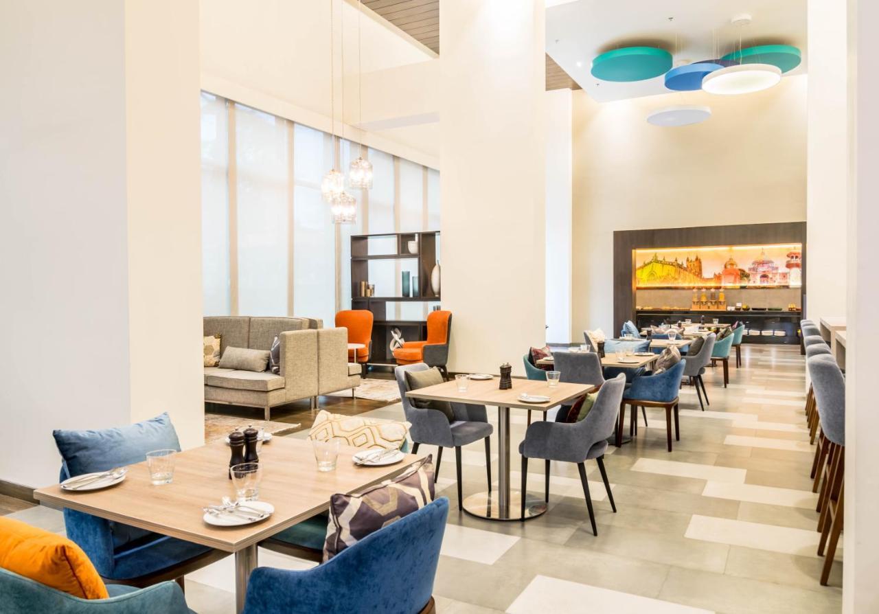 Holiday Inn Express Kolkata Airport By Ihg Exterior photo