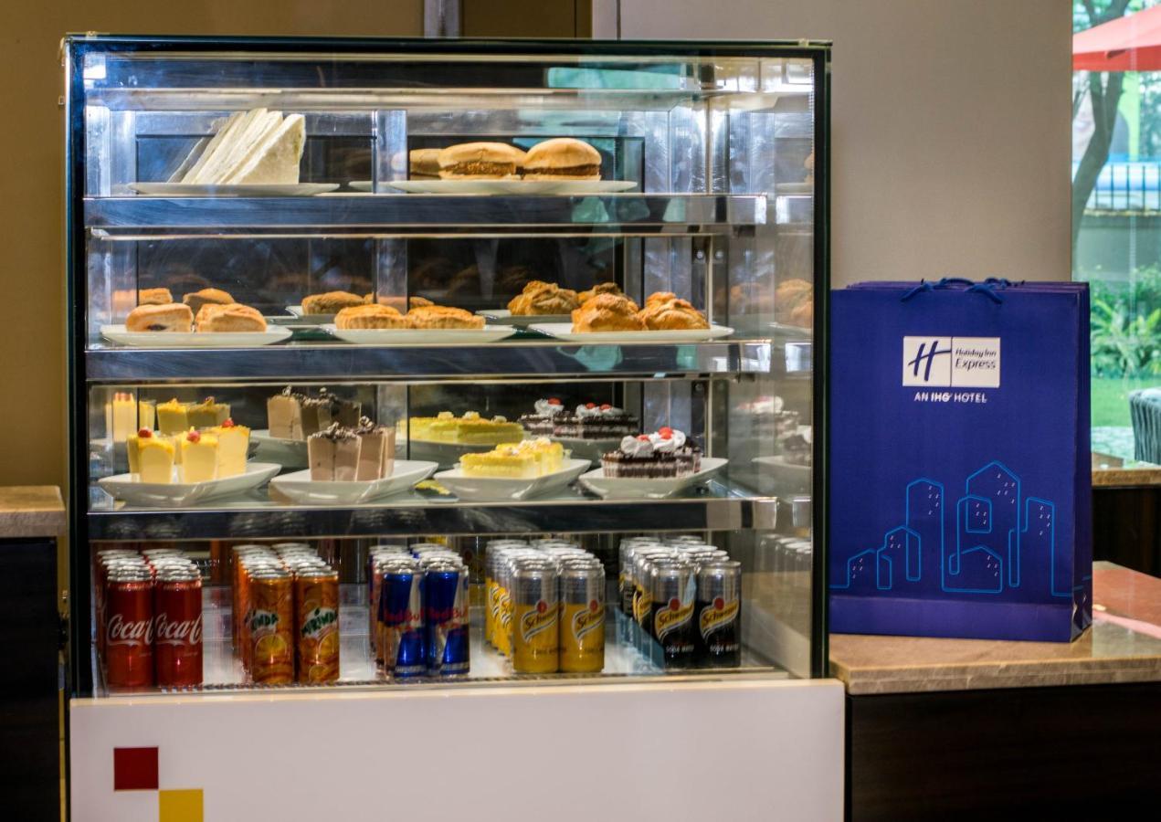 Holiday Inn Express Kolkata Airport By Ihg Exterior photo