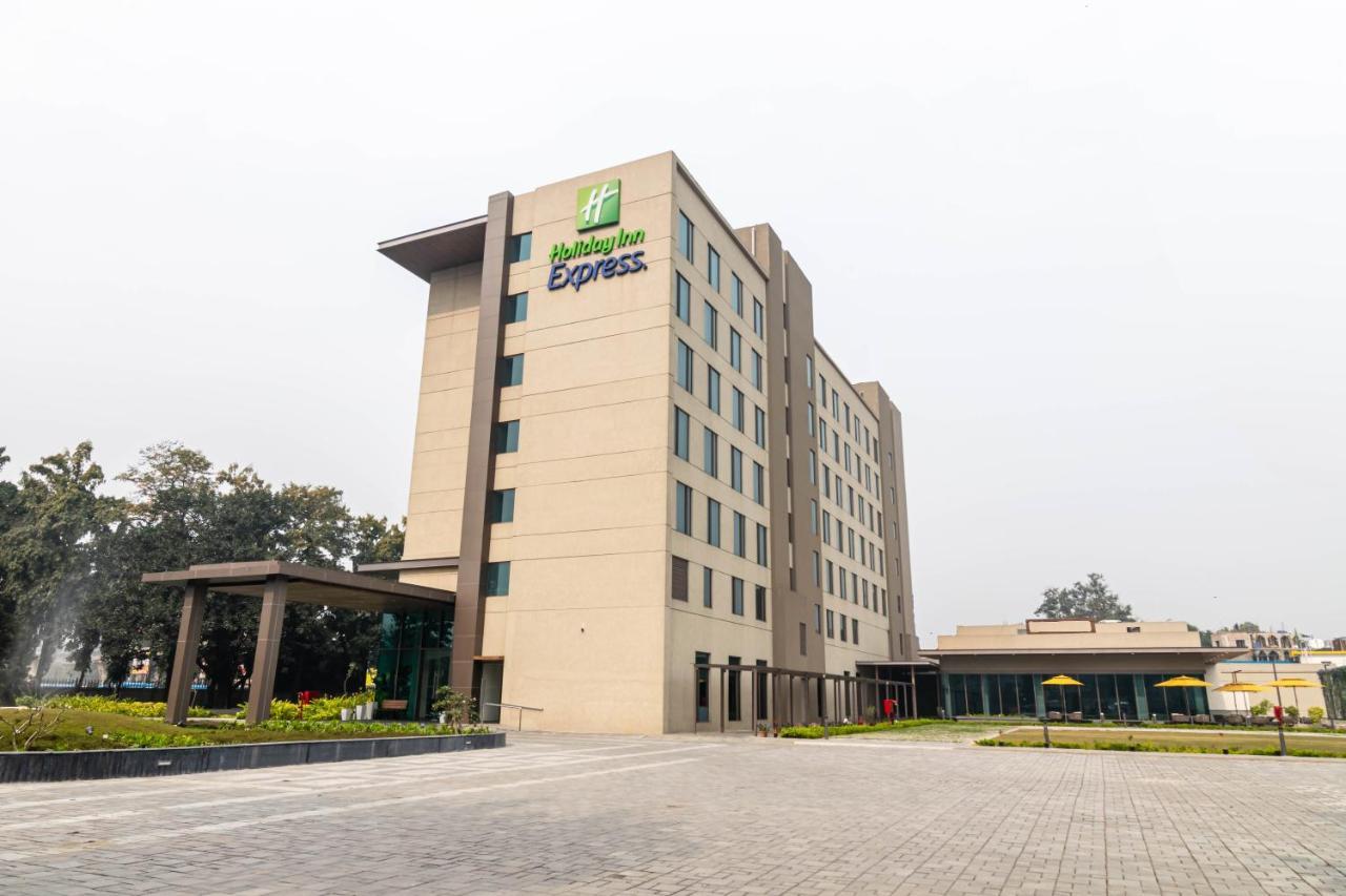 Holiday Inn Express Kolkata Airport By Ihg Exterior photo