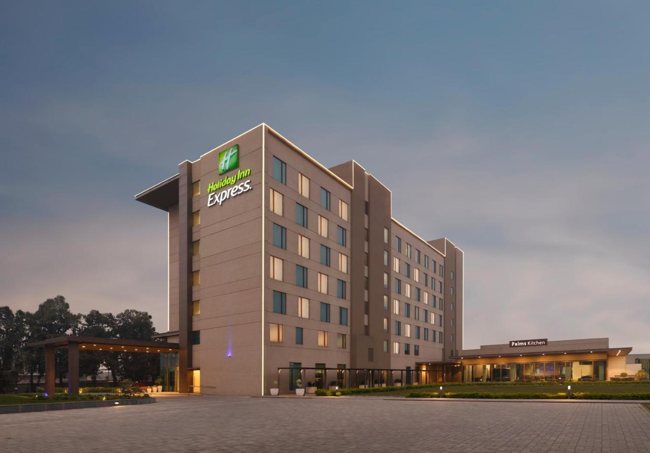 Holiday Inn Express Kolkata Airport By Ihg Exterior photo