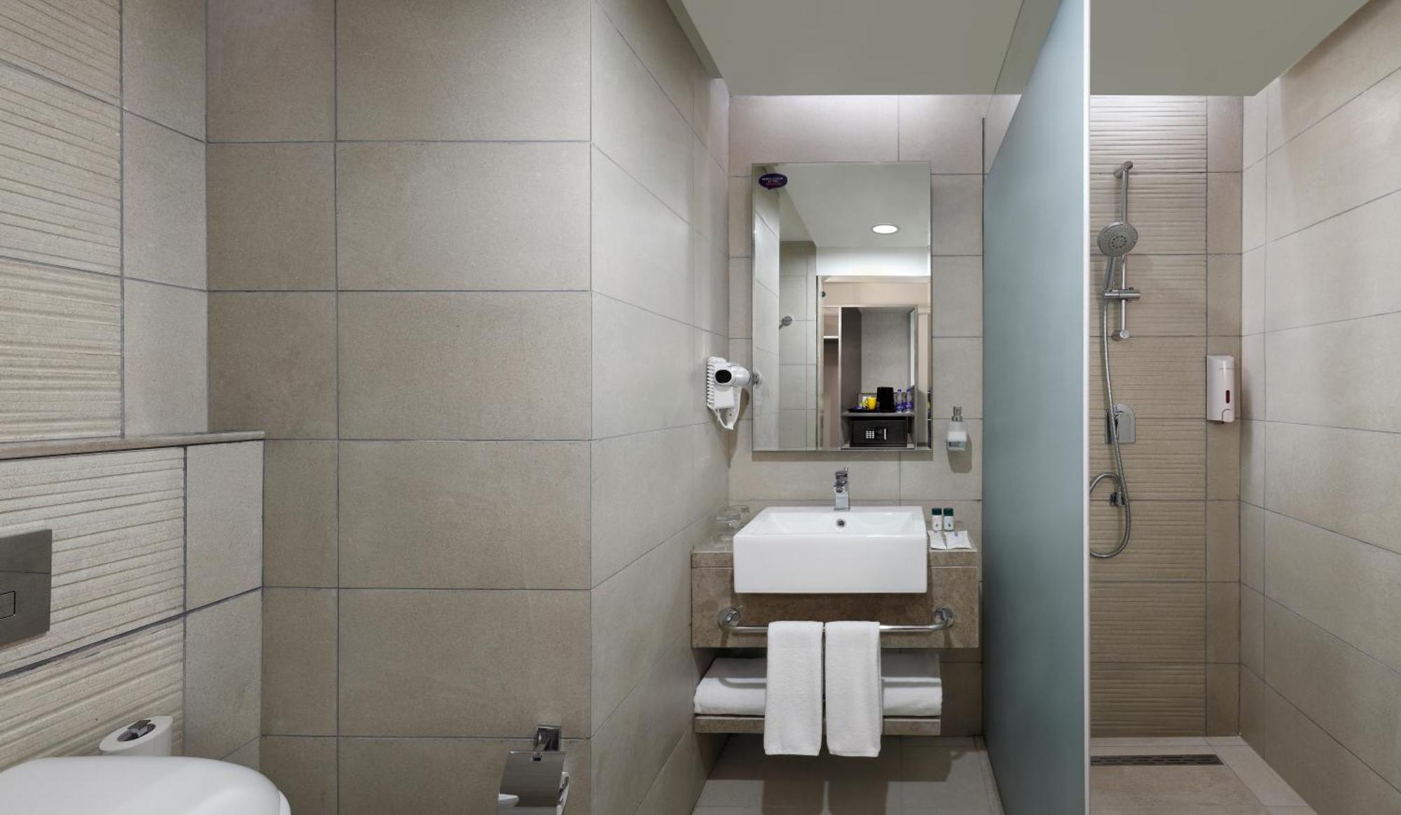 Holiday Inn Express Kolkata Airport By Ihg Exterior photo