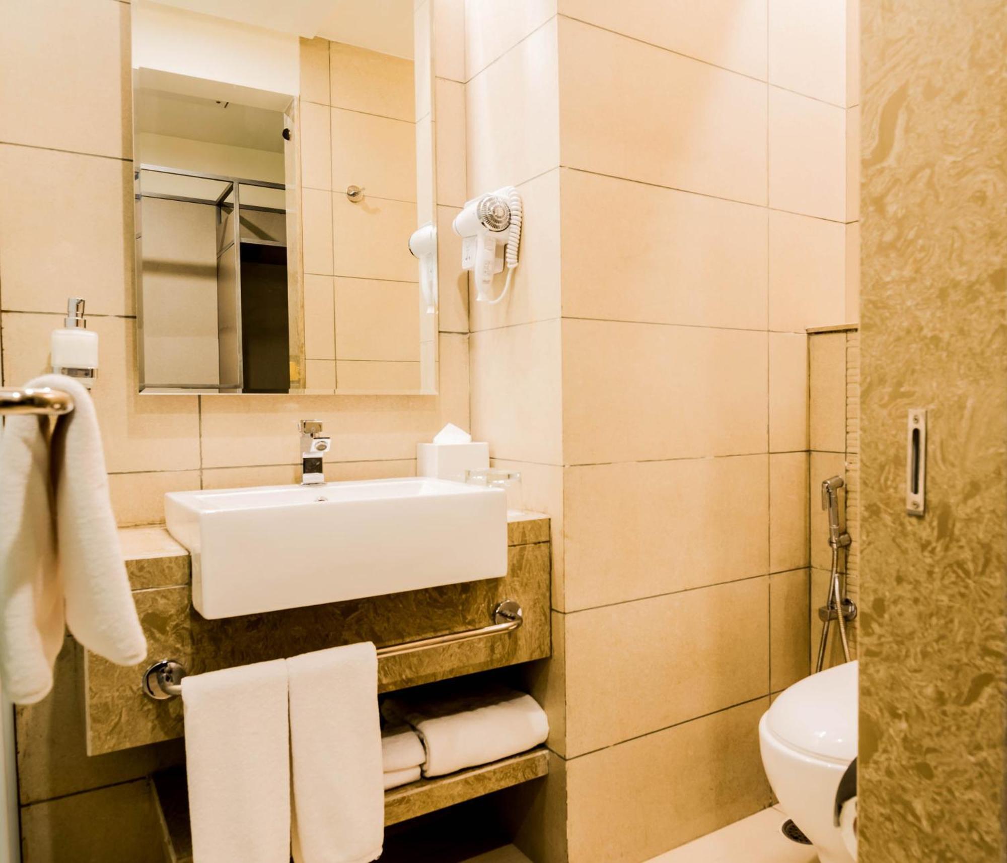 Holiday Inn Express Kolkata Airport By Ihg Exterior photo