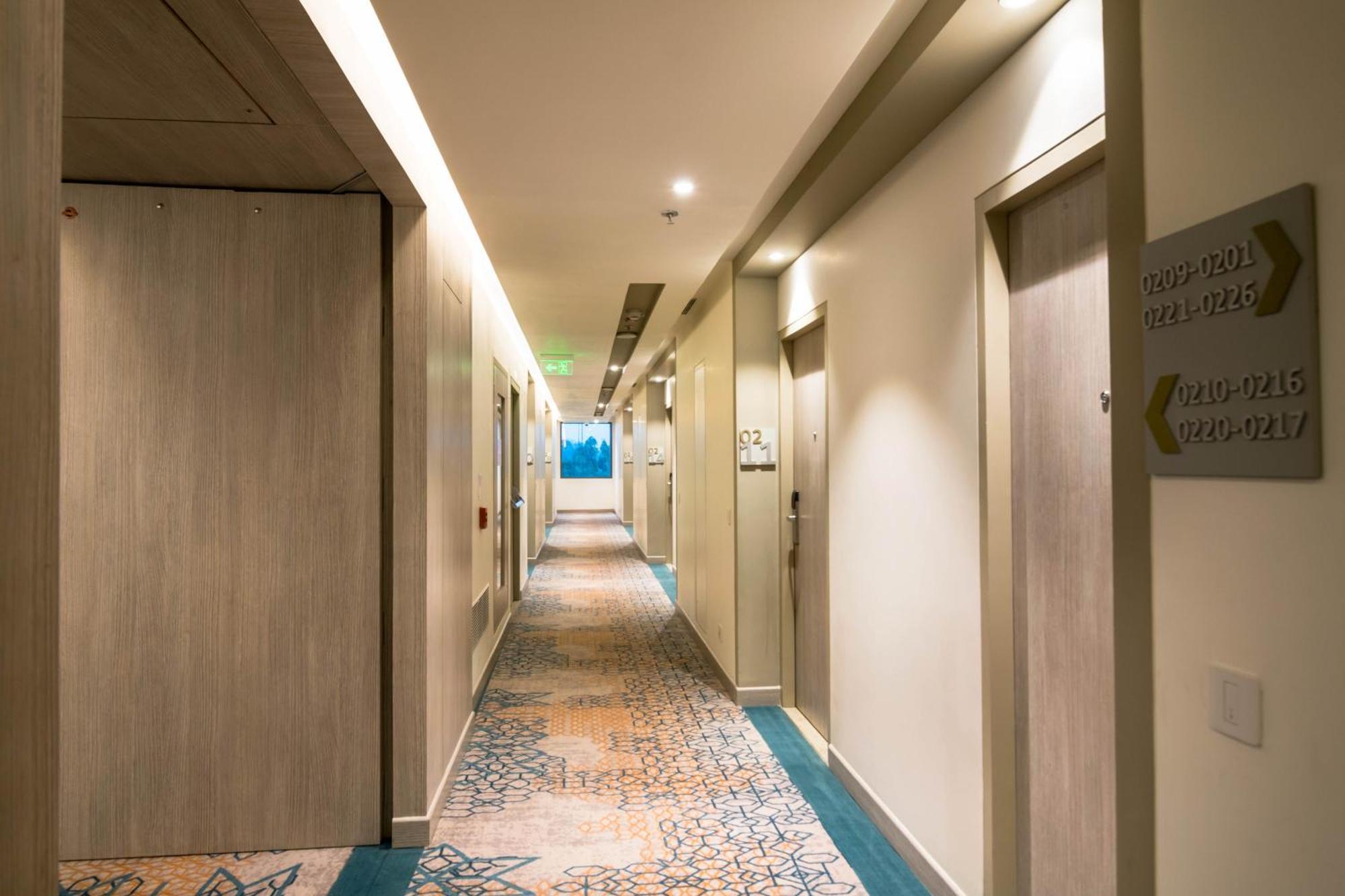 Holiday Inn Express Kolkata Airport By Ihg Exterior photo